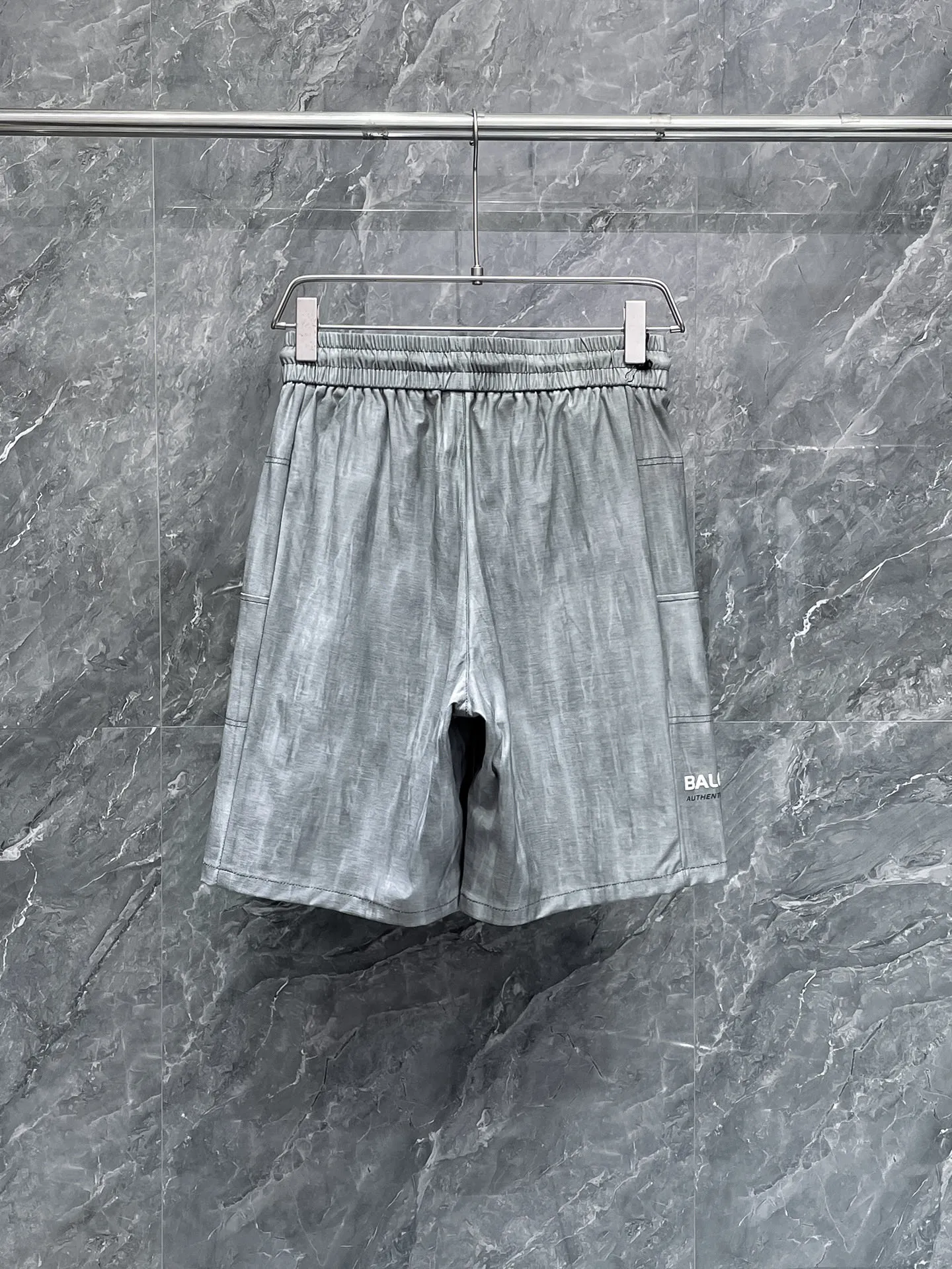Balenciaga's three-standard complete 2026 summer New Arrival men's casual shorts, advanced custom-made Breathable fabric, Breathable fabric, extremely stretchy and comfortable, impeccable details, top-grade accessories, original logo design concept, delicate and soft feel! The upper body shape is awesome! Size: M-XXXL Please state your height and weight when ordering